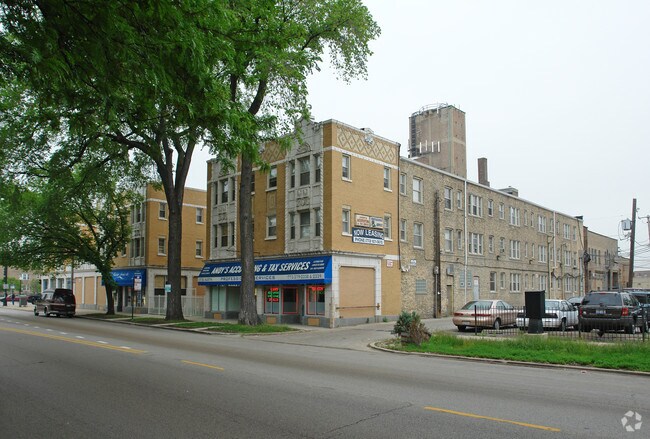 5957 W Madison
