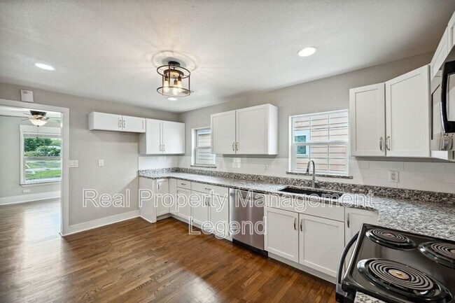 Photo - 1605 S Walnut St House