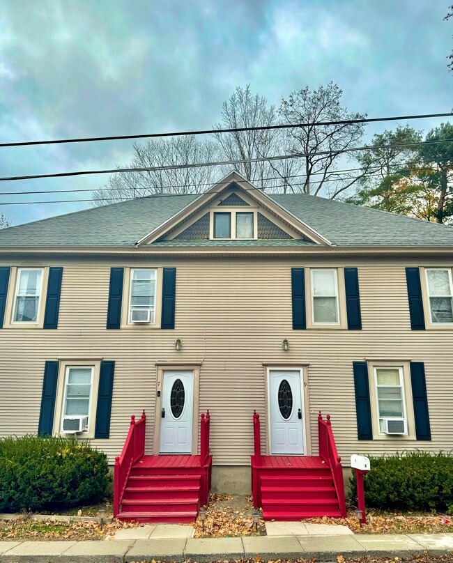 Front of House - 9 Hill Pl Unit 9 Hill