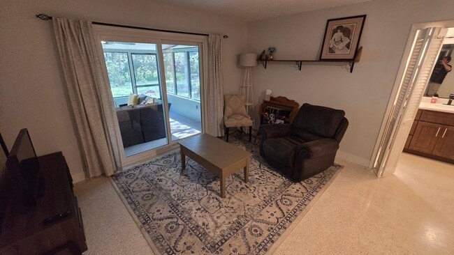 Photo - 307 NW 91st St