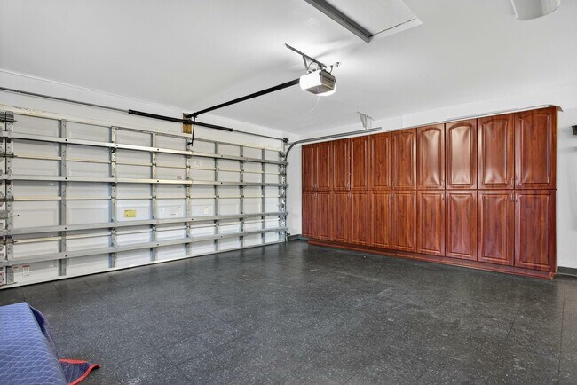 Photo - 513 S Riverside Dr