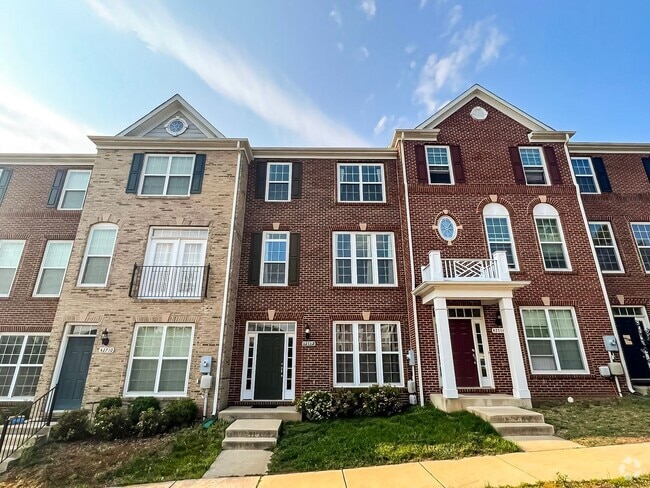 Building Photo - Beautiful and Spacious 3 Bed 2/2 Bath Bric... Rental