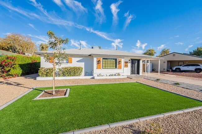 Stunning 2 Bed 2 Bath Home in Uptown Phoenix - Stunning 2 Bed 2 Bath Home in Uptown Phoenix