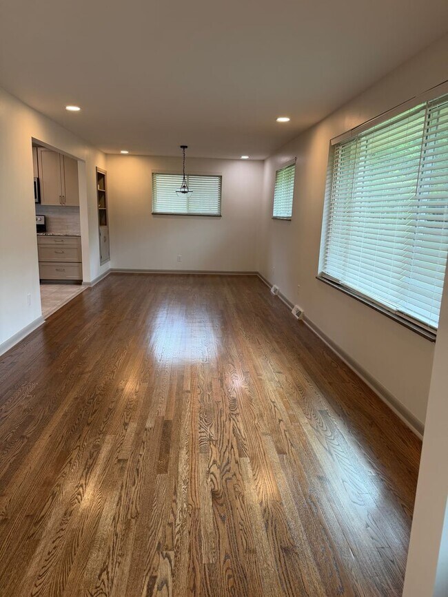 Photo - Knoxville 37923 - 3 bedroom 2 bath home located in heart of West Knoxville with separate 1 bedroo...