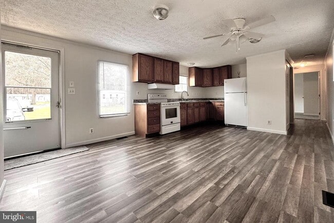 Building Photo - 410 Melvin Ave