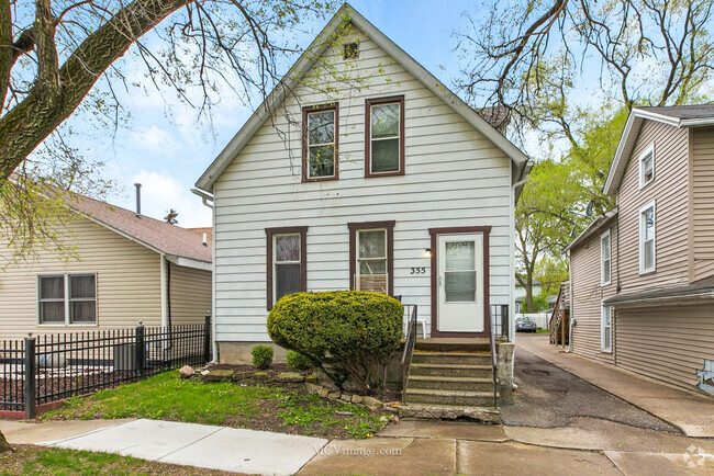 Building Photo - 355 N Hickory St Rental