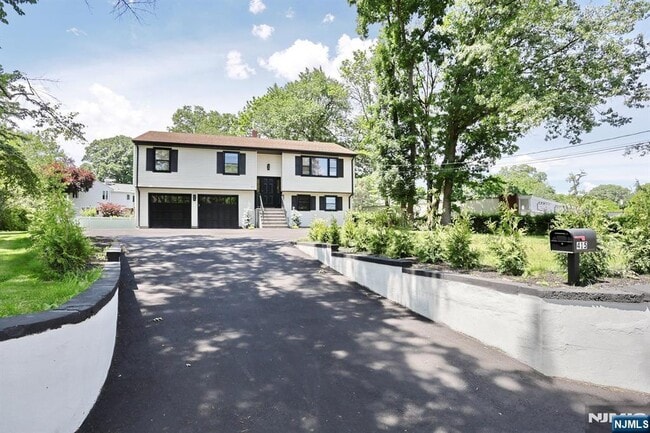 Photo - 415 Goffle Rd