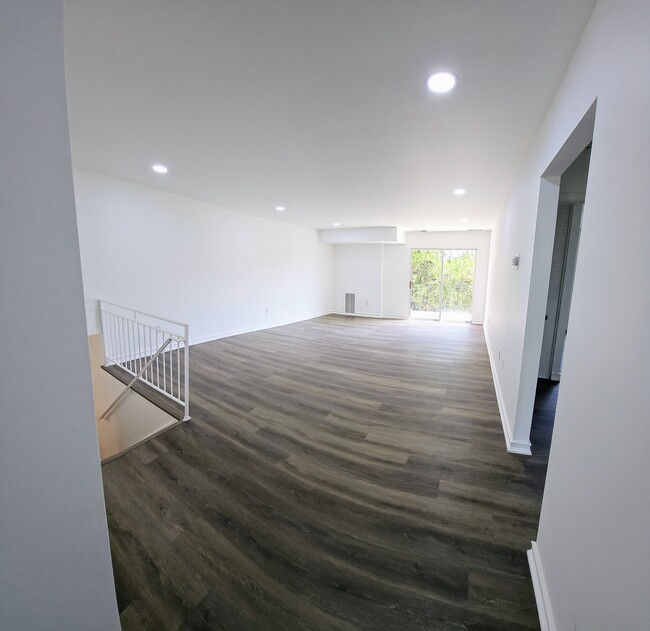 Livingroom - 7 Waterfall Rd Unit 7