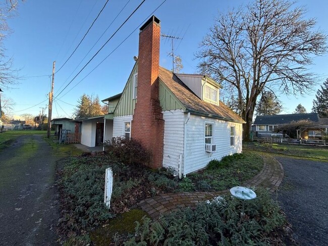 Photo - 1947 Marion St SE