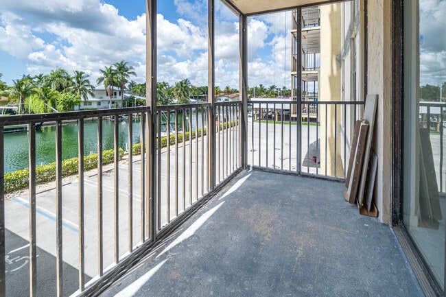 Building Photo - 2500 NE 135th St Unit 109 Rental