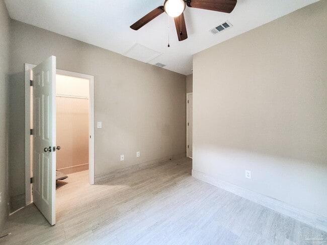 Photo - 2425 E Johnson Ave