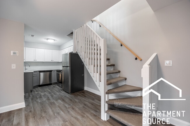 Photo - 744 W Gordon Ter