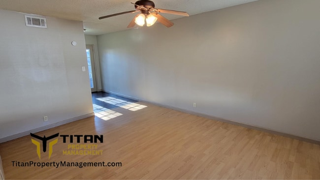 Photo - 2 Bed/1 Bath Townhouse with 2 Closets in Main Bedroom! Unit 1619 Longview St. Apt B