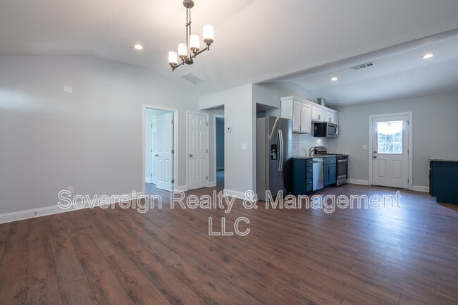 Photo - 331 Camilla Cir SW