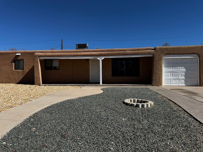 3 Bed 2 bath in Northeast ABQ - 3 Bed 2 bath in Northeast ABQ Casa