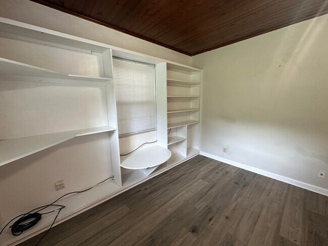 Photo - 1411 McCauley Rd House