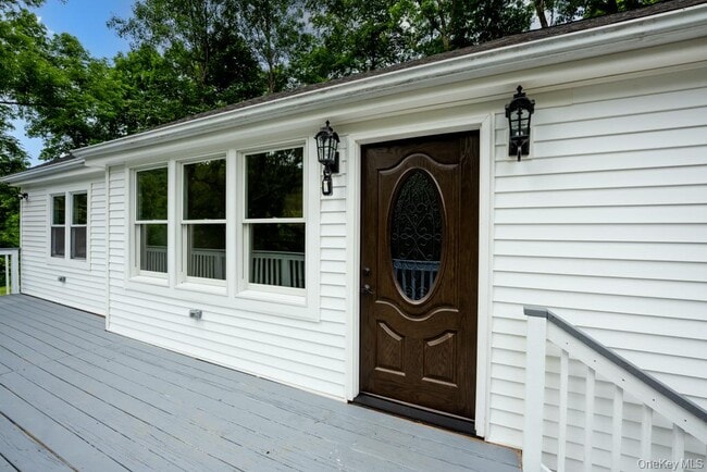 745 Peekskill Hollow Rd