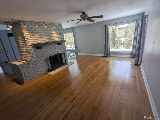 Photo - 5155 Greenview Dr