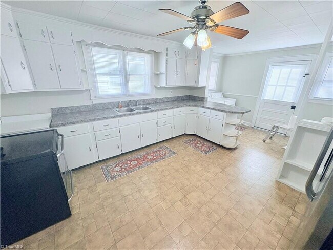 Photo - Updated 2 bedroom with beautiful Hardwood Floors!