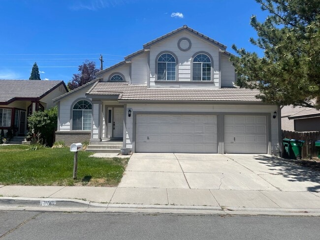 Building Photo - Lakeside area 3 bedroom, 2.5 bath home