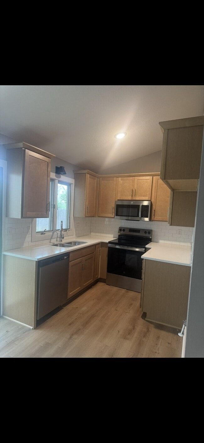 Photo - 213 S Lark Ln