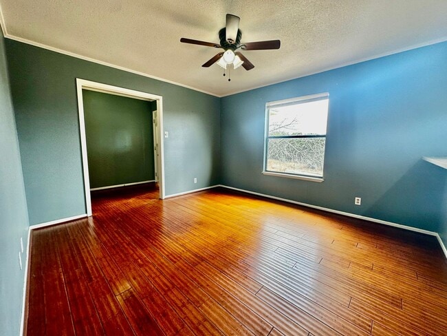 Photo - Spacious 3/2 With Office