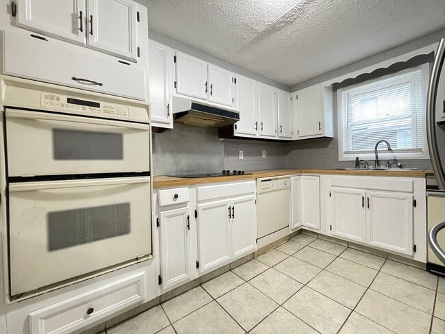 Photo - 266 Douglas St Unit 1