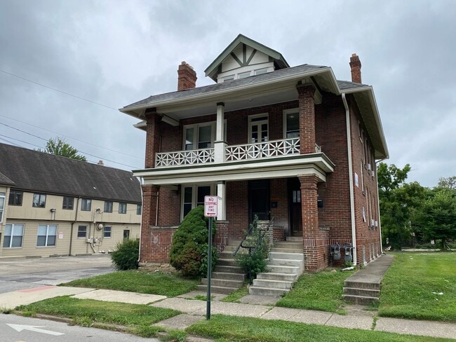 Building Photo - Summit St 1827-1829 IF Unit 1827-1829 Rental