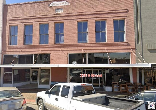 Photo - 219 E Broad St