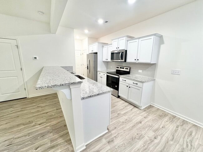 Photo - Three bedroom 2 1/2 bath near the I 40 and the I 77