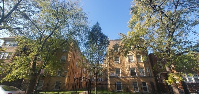 Building Photo - 4826 N Avers Ave Rental