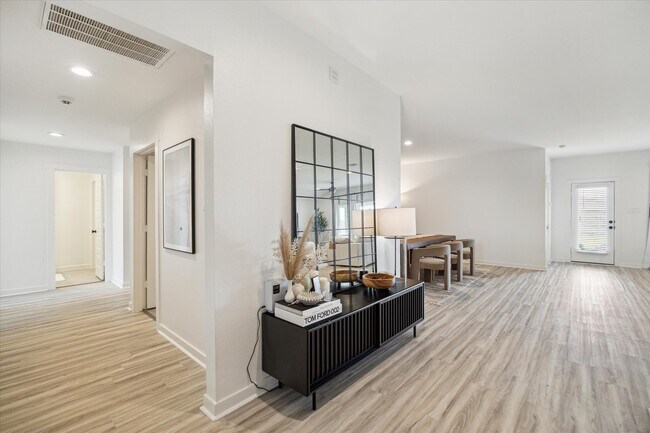 Photo - 919 Starcross Bnd Dr