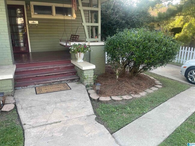 Photo - 530 52nd St S