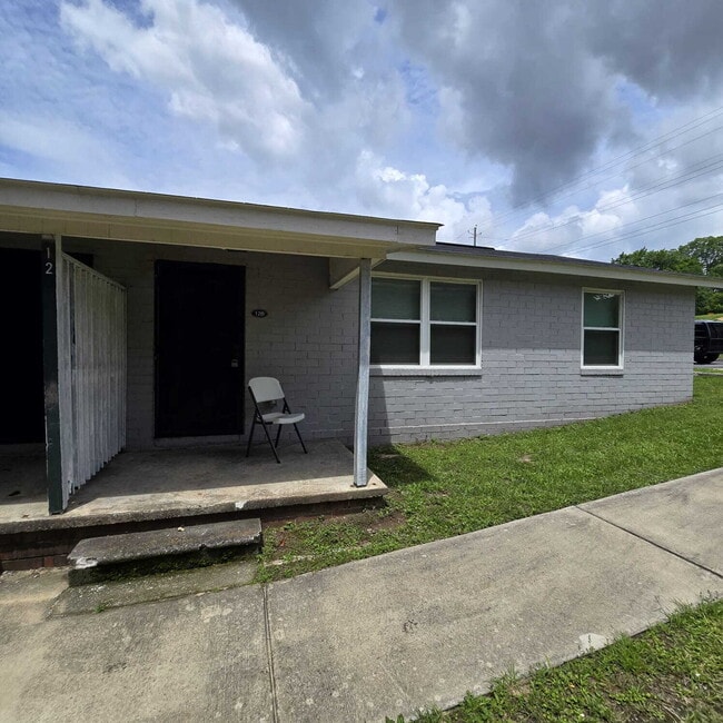 Building Photo - "Charming 2-Bedroom Duplex Retreat in Macon – Your Perfect Home Awaits on Woodard Avenue!" Unit 12B