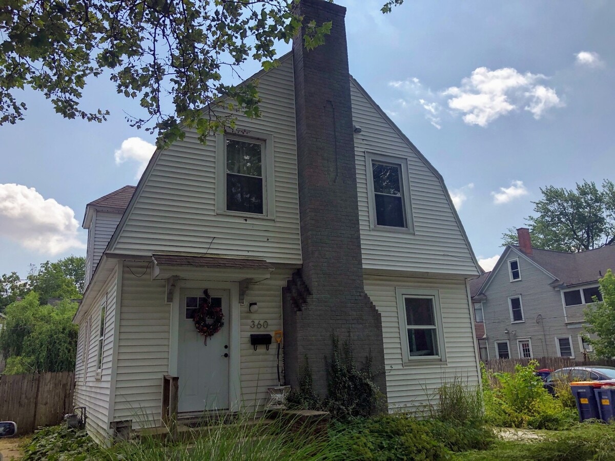Photo - 360 Carlton Ave SE