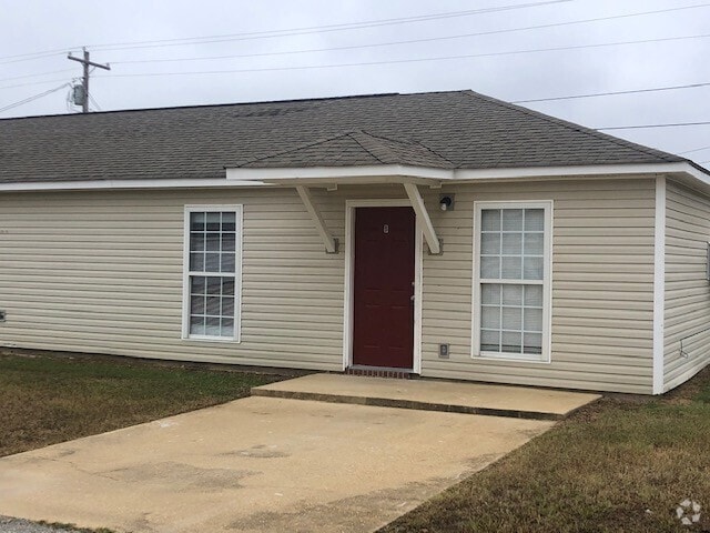 Building Photo - Recently Renovated 2 Bedroom 1 Bath Apartm... Unit 267 A Rental