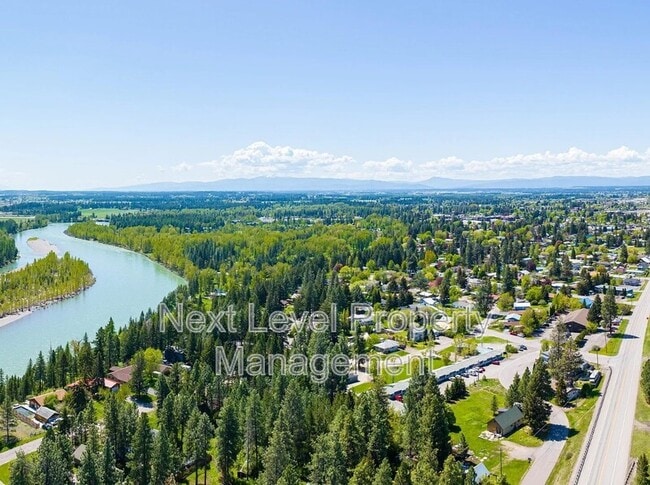 Photo - 661 8th Ave E N