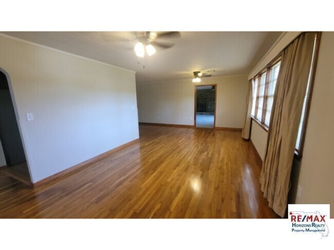 Photo - Fabulous move in ready home!
