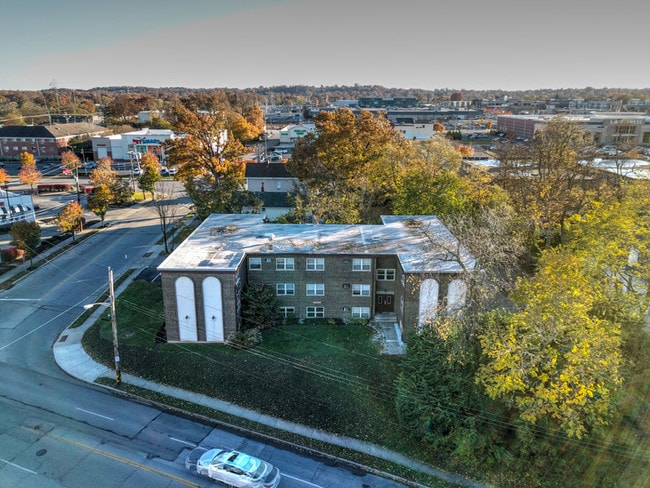 Photo - 5025 Ridge Avenue Apartments
