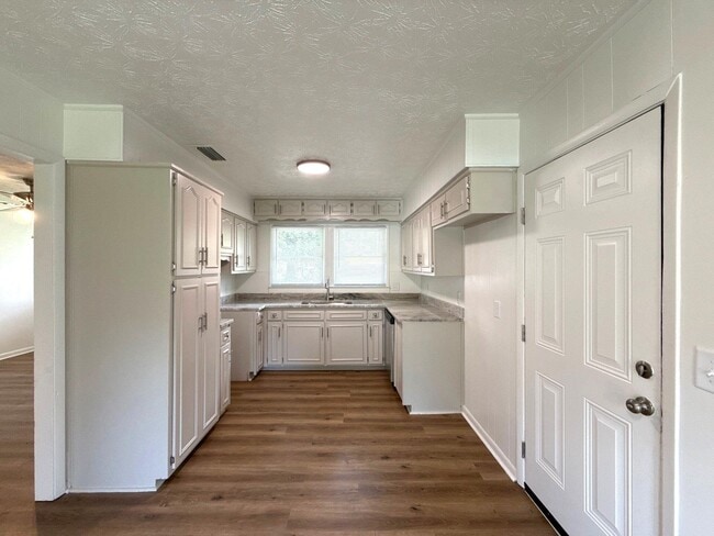 1035 Kirkland Dr