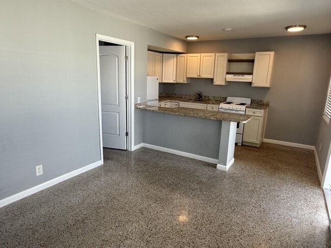 Photo - 1118 N H St Unidad 8