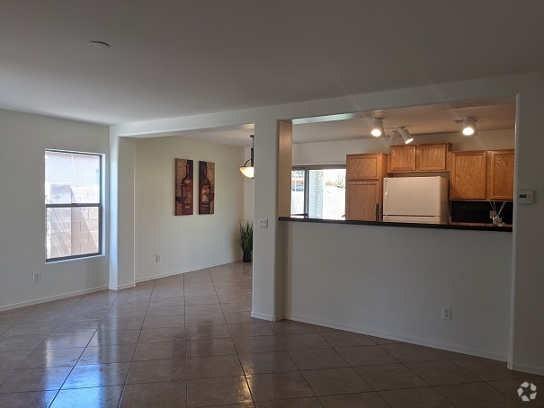 Building Photo - 1242 W Roosevelt Ave Rental