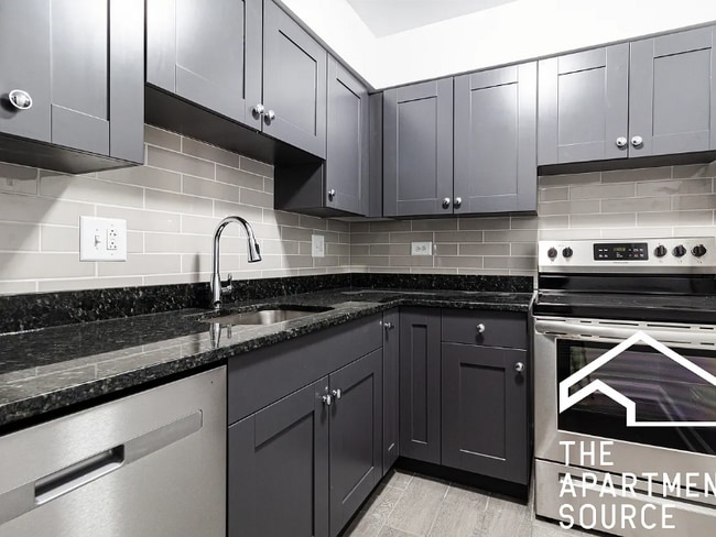 Photo - 3825 N Pine Grove Ave Unit 202