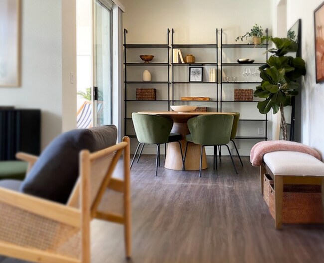 Dining Area | Fountains at Emerald Park Apartments | Apartments in Dublin, CA