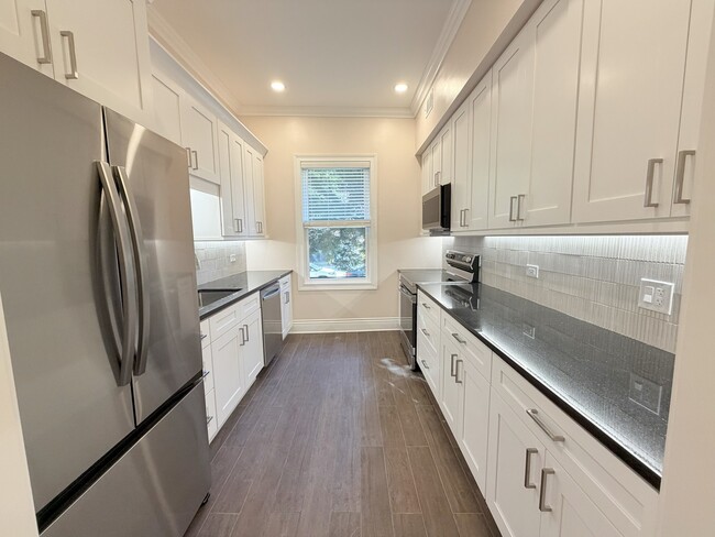 Photo - 670 W Sheridan Rd Unit 1