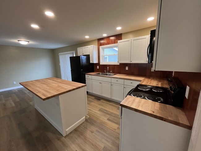 Building Photo - 425 Paul Ave