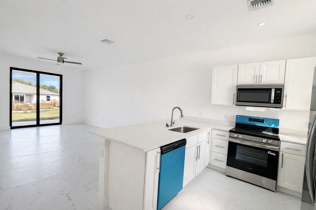 Photo - 830 Holmes Ave