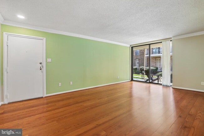 Photo - 3127 Patrick Henry Dr Unit 227