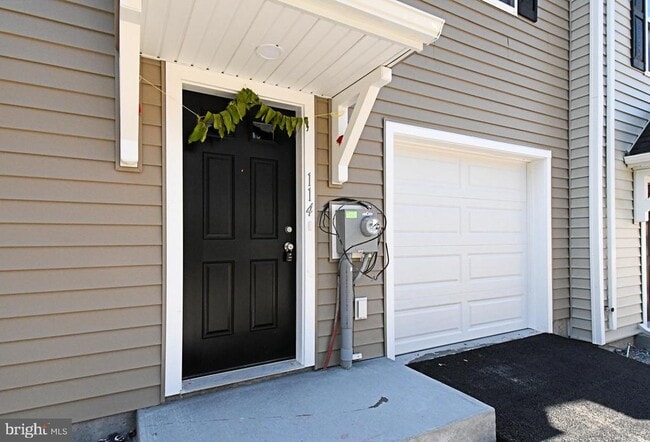 Building Photo - 114 Kuechler Ct