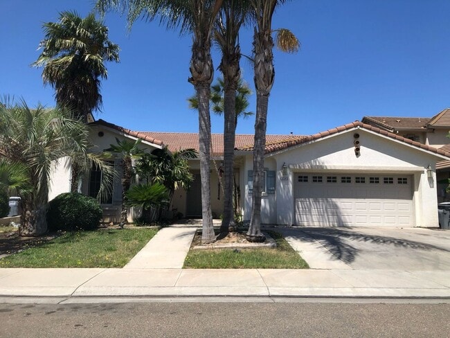 Building Photo - Beautiful North Merced Home in a Prime Location